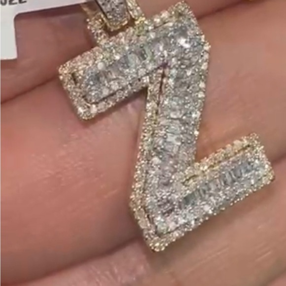 10k solid gold custom Initial pendant, free appraisal, real gold real diamonds - Picture 3 of 5